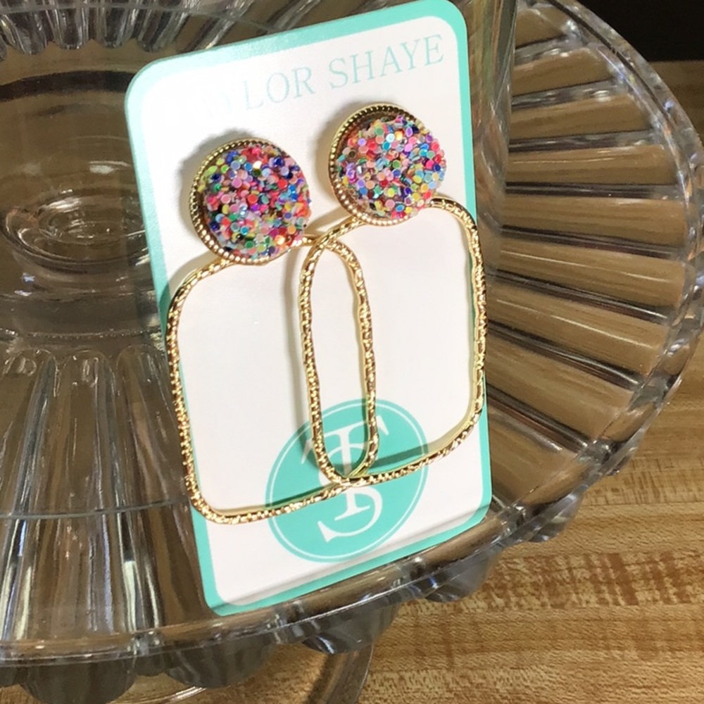 Taylor Shaye Hoop Earrings❤️❤️New❤️